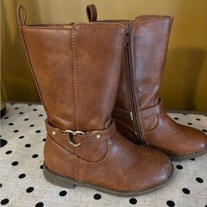 Kids brown boots. Size 8.